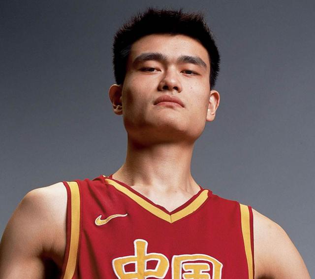 易建联NBA首秀数据,一个中国大个子的美国梦起点 易建联NBA首秀数据,一个中国大个子的美国梦起点