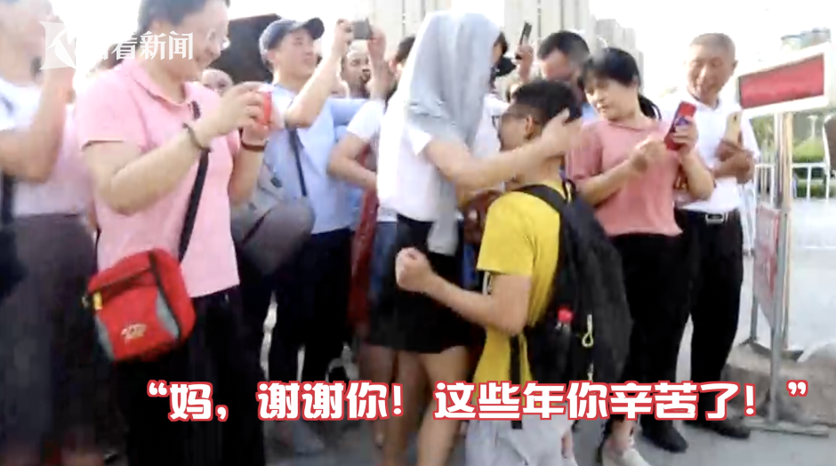 跪谢养母的襄阳少年，高考467分的坚韧之路