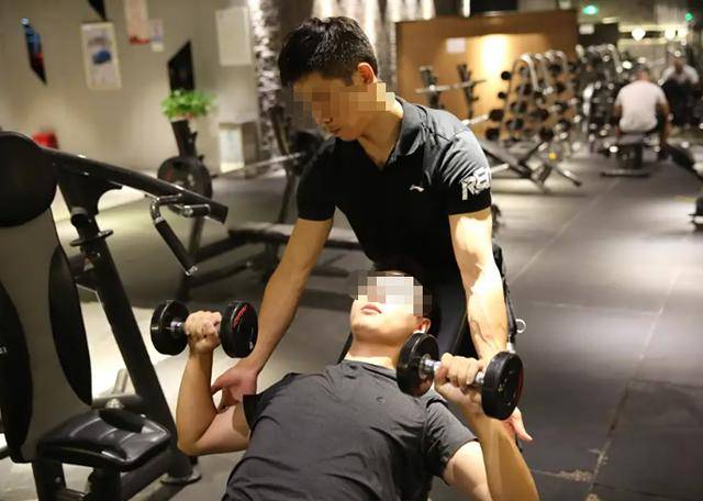 男子因汗味重被健身房退卡，一场关于尊重与理解的误会
