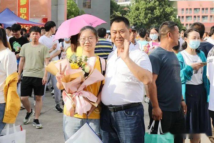 四川一考生考出666分好成绩，梦想照进现实的瞬间