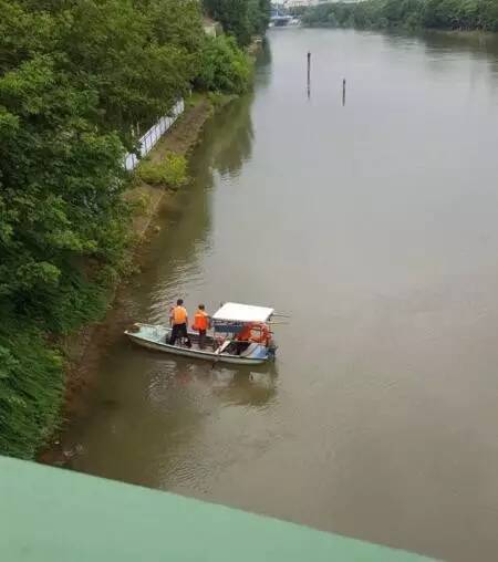 安徽一高考生因没考好跳河？不实