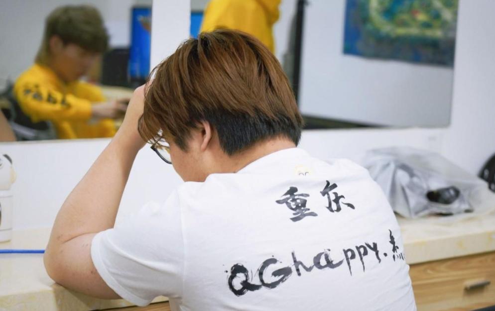 重庆雨季奇观，天花板长出蘑菇的背后故事