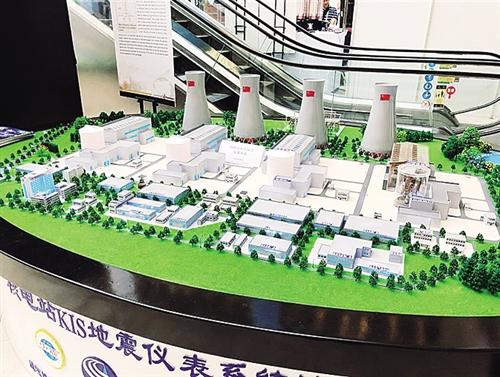 大学生遇地震，裹被子的5楼飞跃