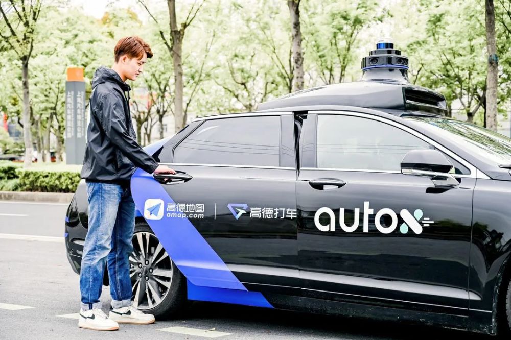 男子打到无人车全程给AI当教练，一场科技与生活的奇妙邂逅