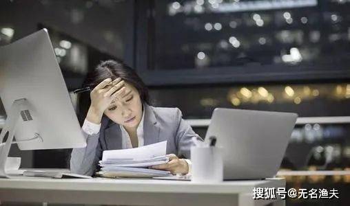 18岁女生每天主动加班，店主慷慨给1万工资背后的故事