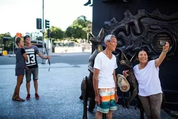 眼看着父母被卷到百米高空，龙卷风灾民的绝望与重生