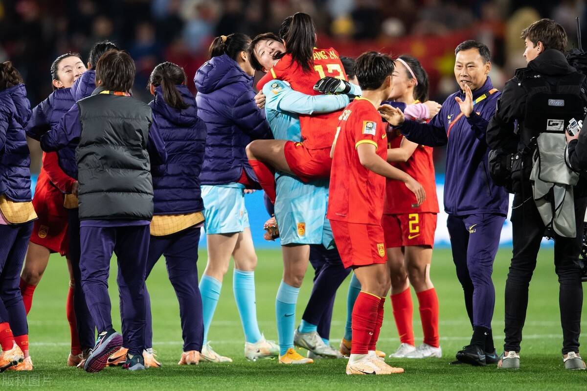 国足为什么不是女足，一个用Go语言逻辑拆解的伪命题